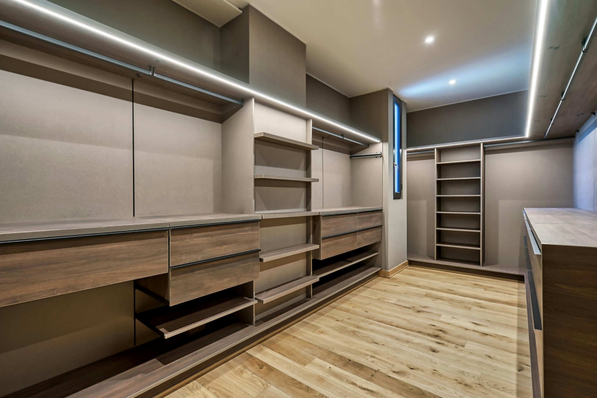 Wardrobes & Closets 7